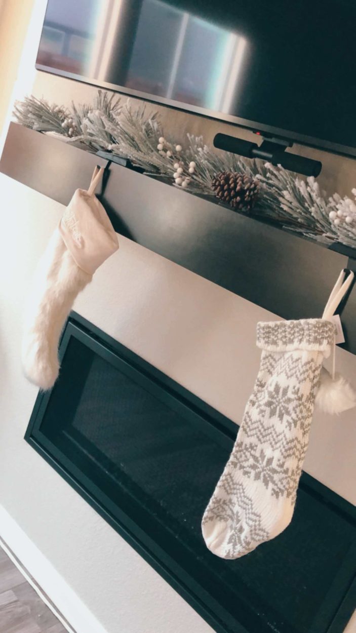 Simple Holiday Mantle Styling