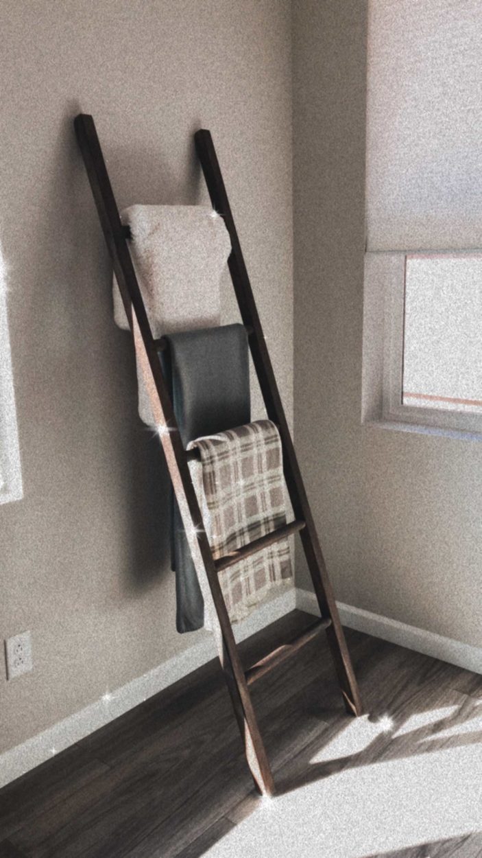 DIY Blanket Ladder With Dowels