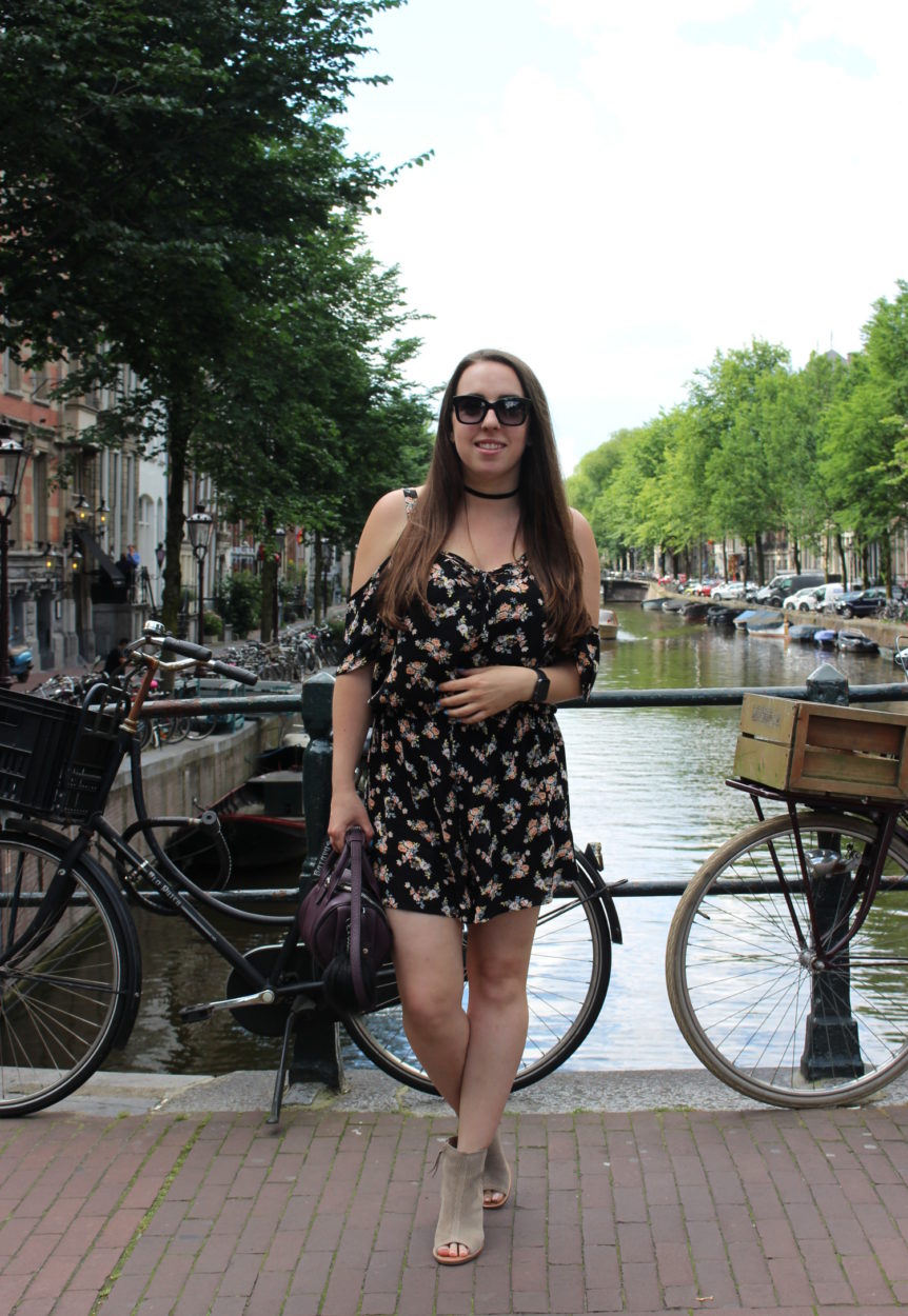 travel blogger outfit - amsterdam netherlands