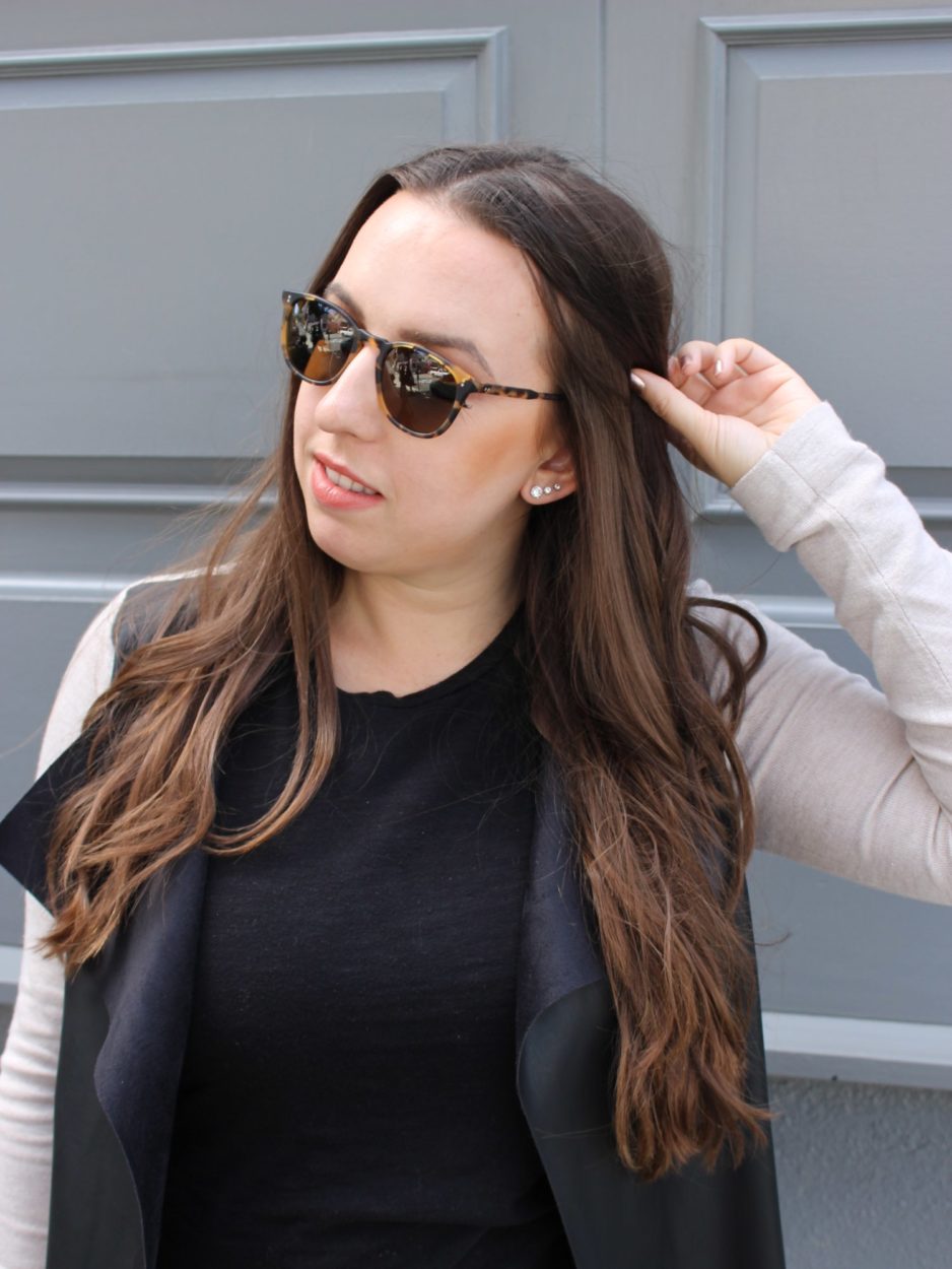 minimalist style san francisco blogger wearing tortoiseshell sunglasses